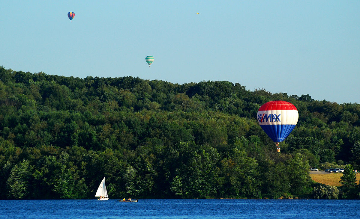 1200px-Moraine_State_Park_Hot_air_balloons